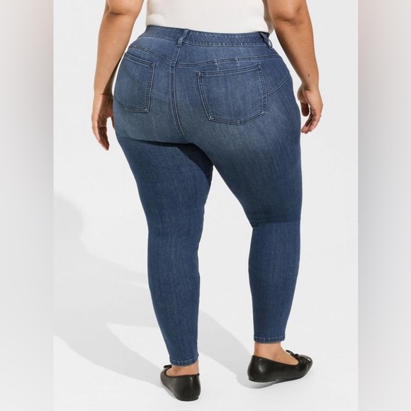 Torrid Bombshell Skinny High-Rise Jeans - New! - Size 22 Regular - Picture 2 of 5